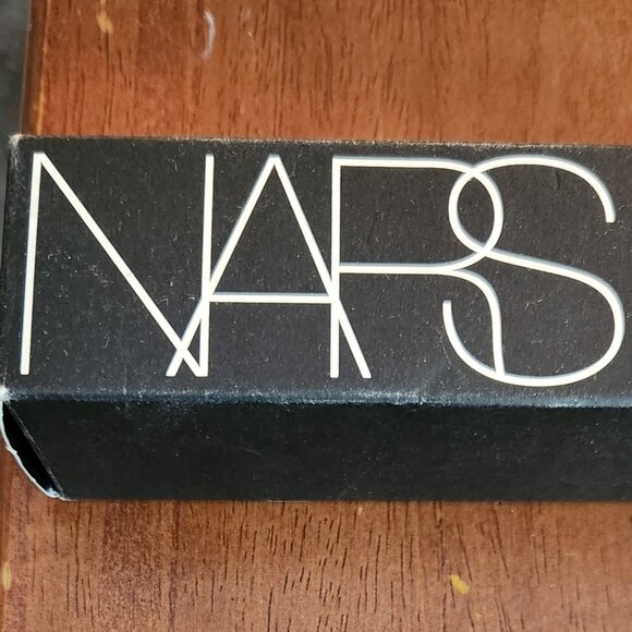 NARS Pure Radiant Tinted Moisturizer 1.9oz 50 mL Medium/Dark 1 MALAGA 2316 NIB - Picture 2 of 2